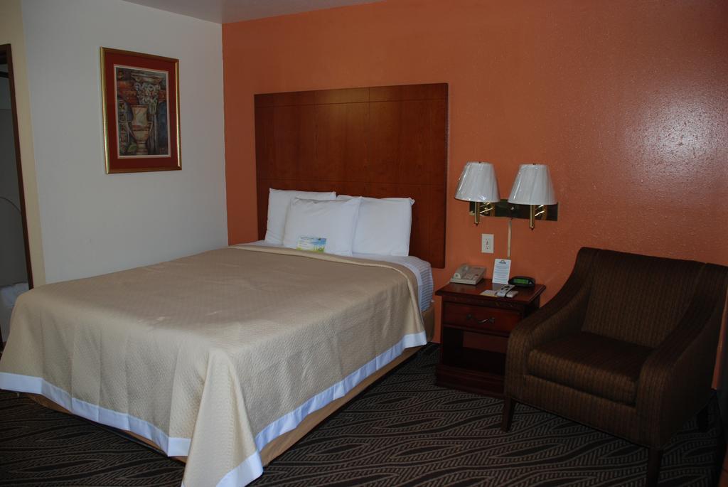 Days Inn By Wyndham Dyersburg Exterior photo