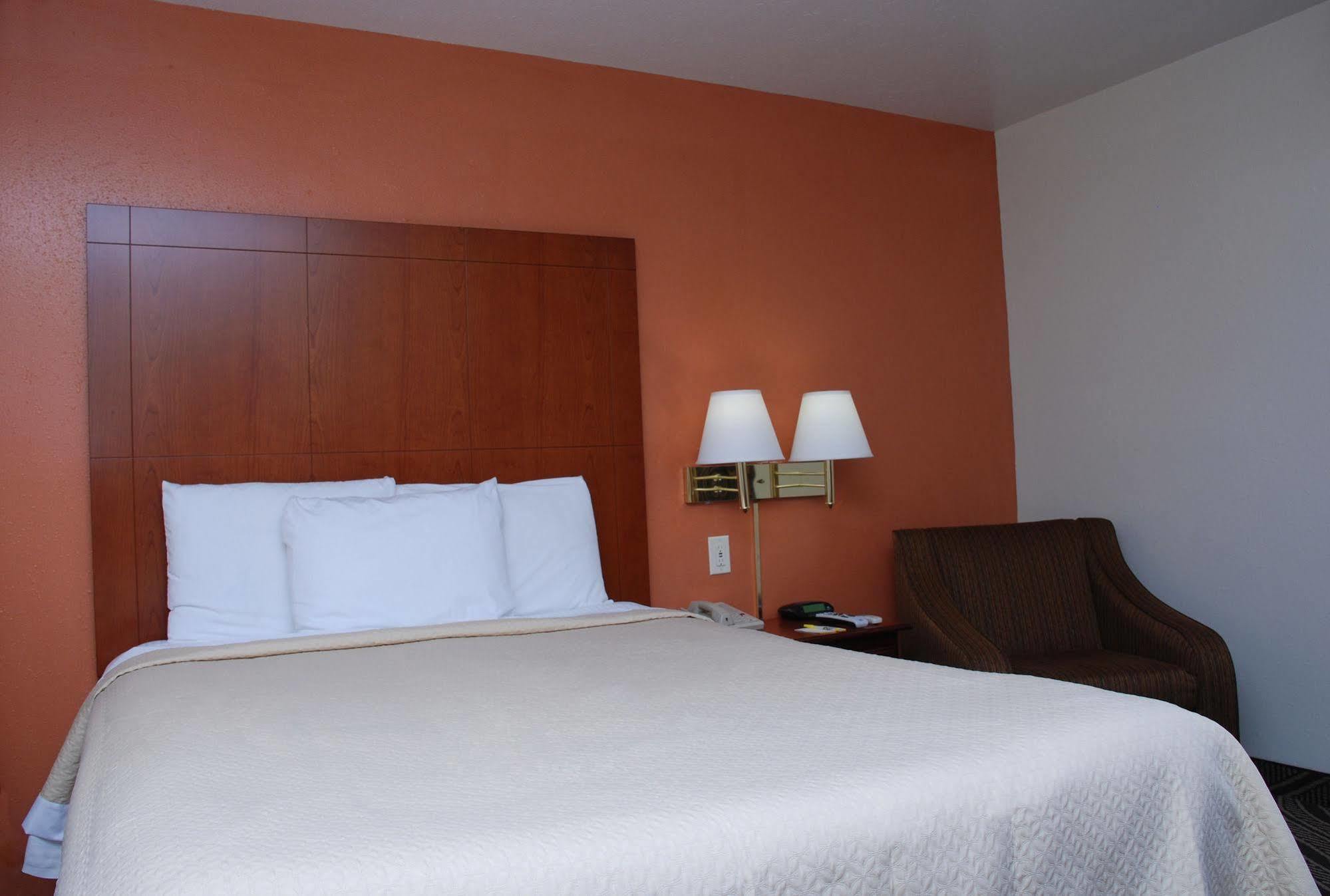 Days Inn By Wyndham Dyersburg Exterior photo